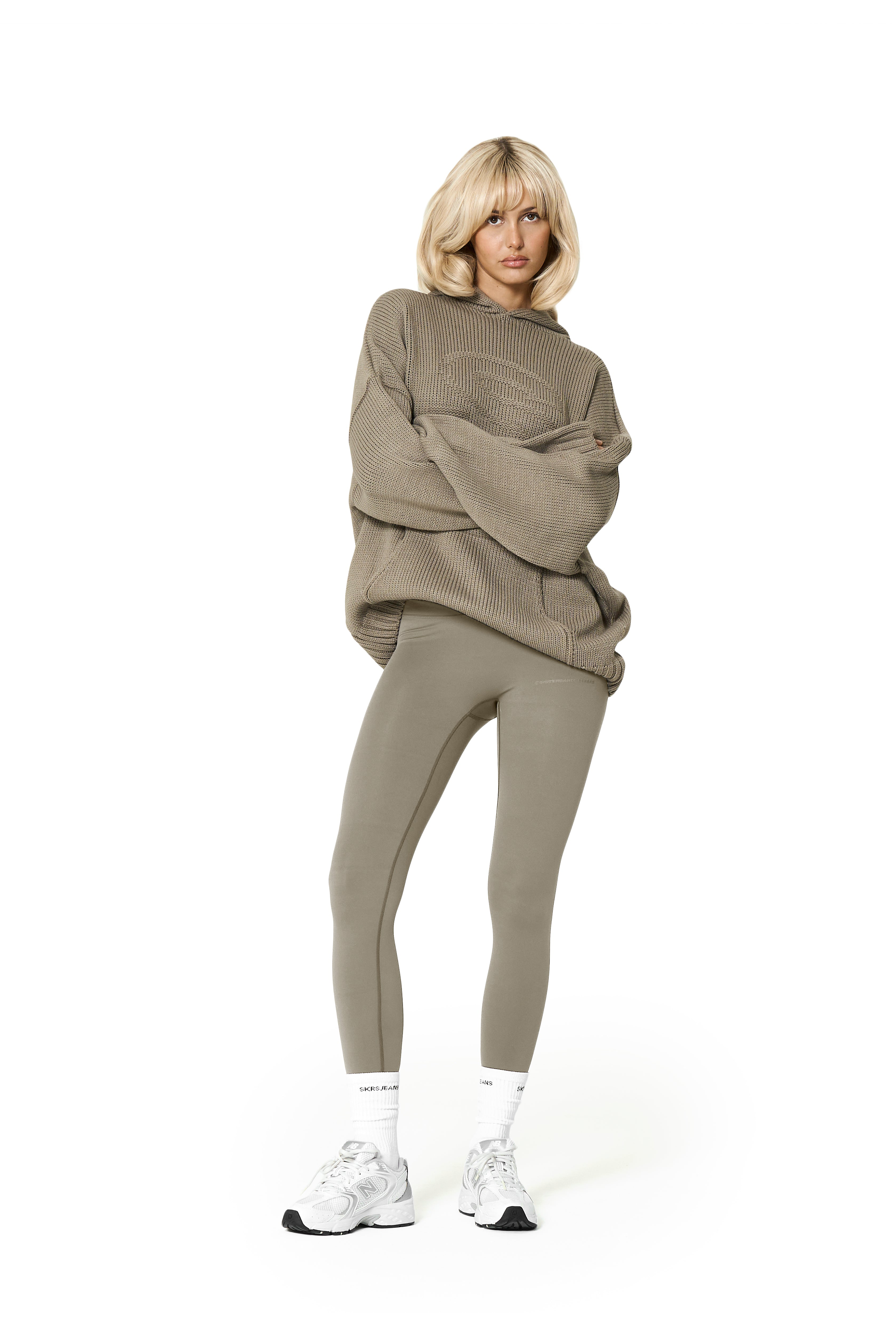 Model Julie is 5'9.5" and wears size S.